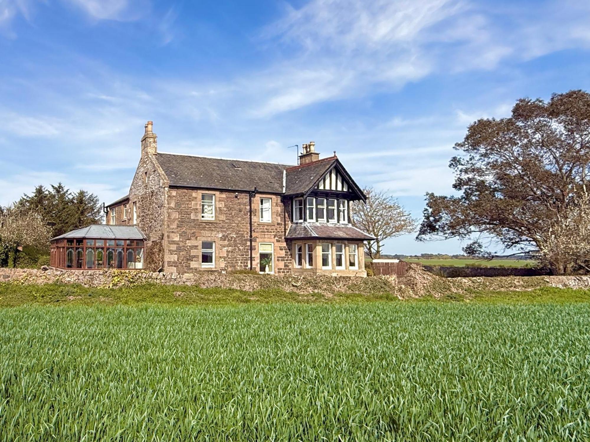 Vicarsford Farmhouse With Hot Tub Leuchars Eksteriør bilde
